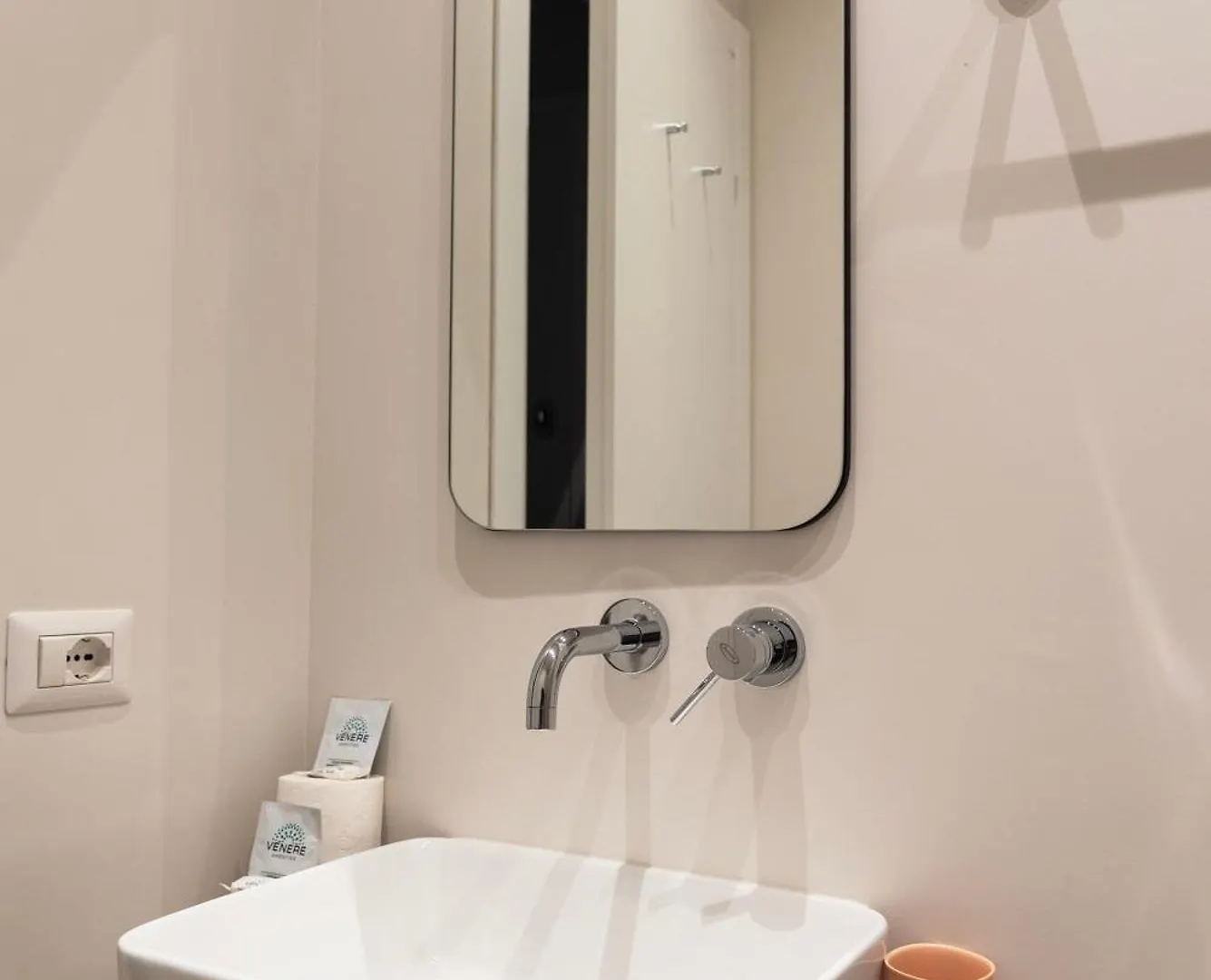 Youhosty - Ticinese Suite 3 Milan