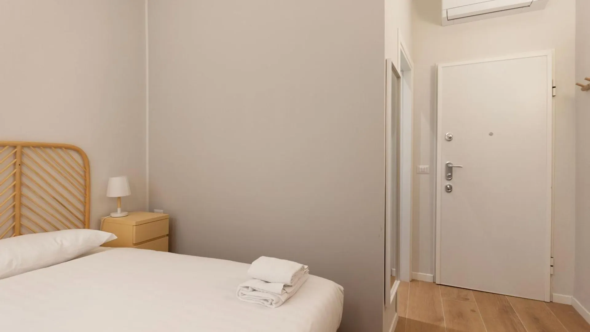 Apartment Youhosty - Ticinese Suite 3 Milan Italy
